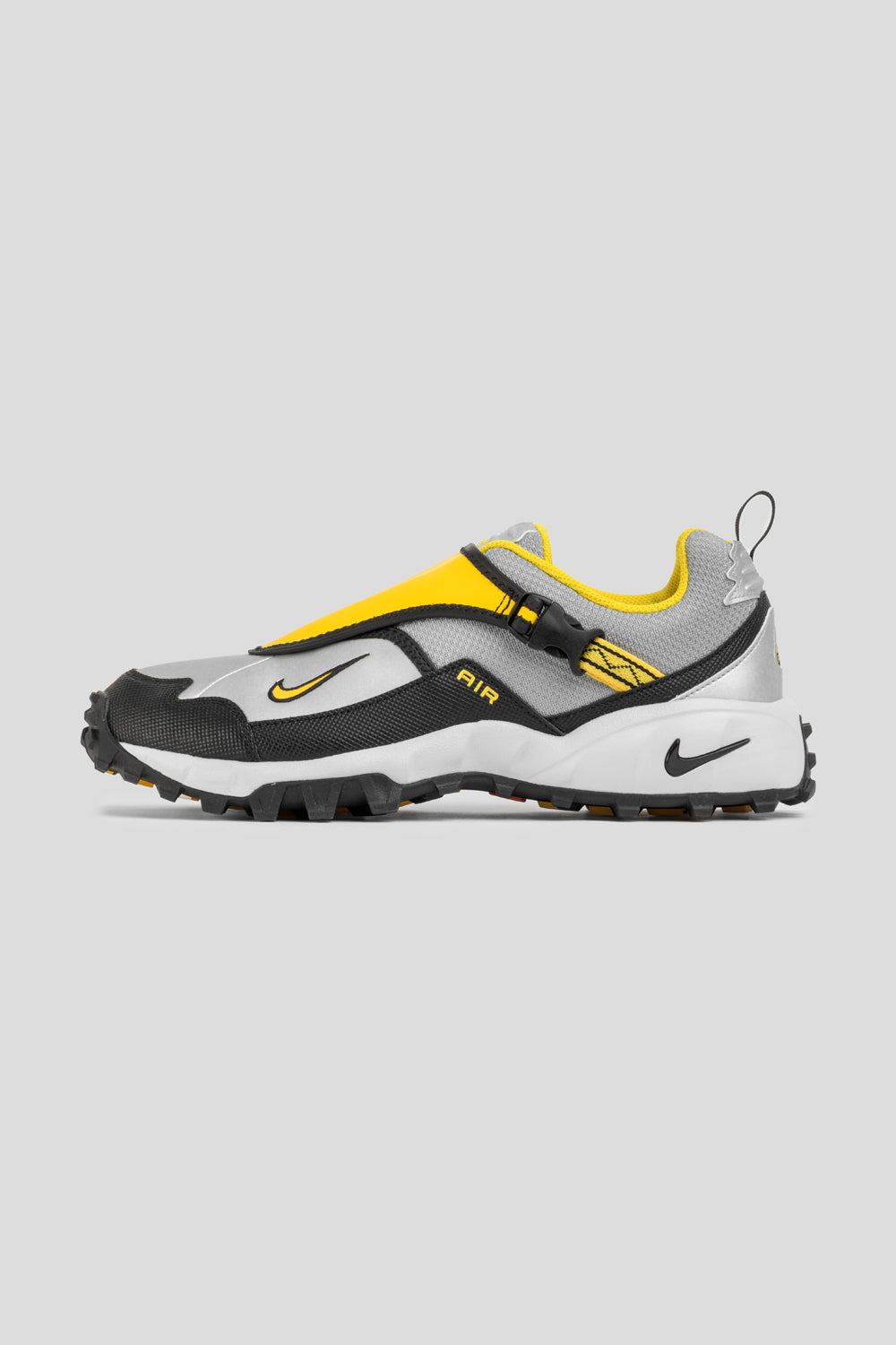 acgカード　　FR⭐︎71 Nike ACG Phassad 'Black / Yellow Zest / Metallic Silver' - HM7133