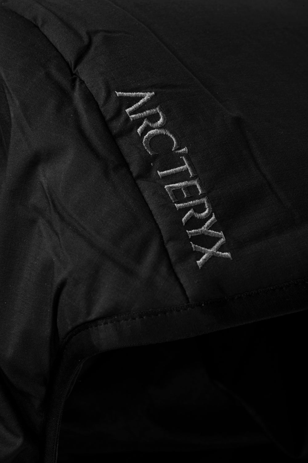 Arc'teryx Women's Atom SV Hoody 'Black'-thumbmail-7